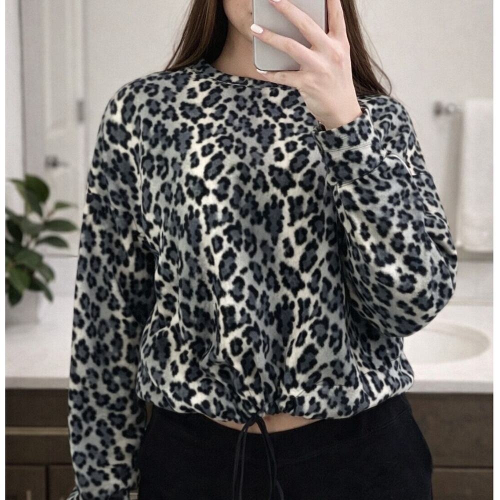NWT Abound  Nordstrom Rack Gray Leopard Cropped Fleece Top Drawstring  Medium